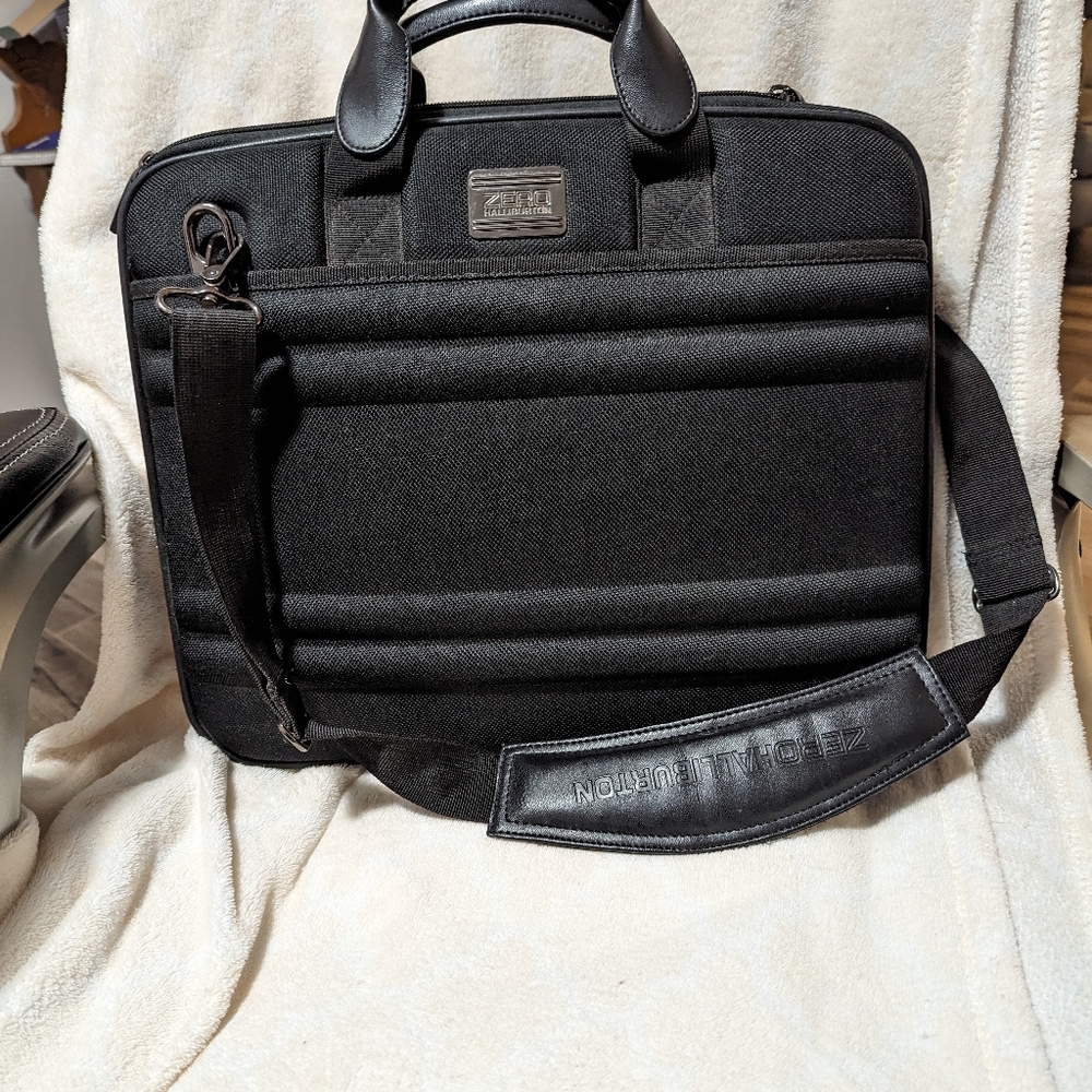 - - ZERO HALLIBURTON  Lap top hard shell case . great condition with …